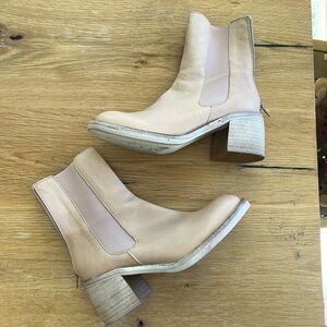 BRAND NEW Free People Essential Chelsea Boot